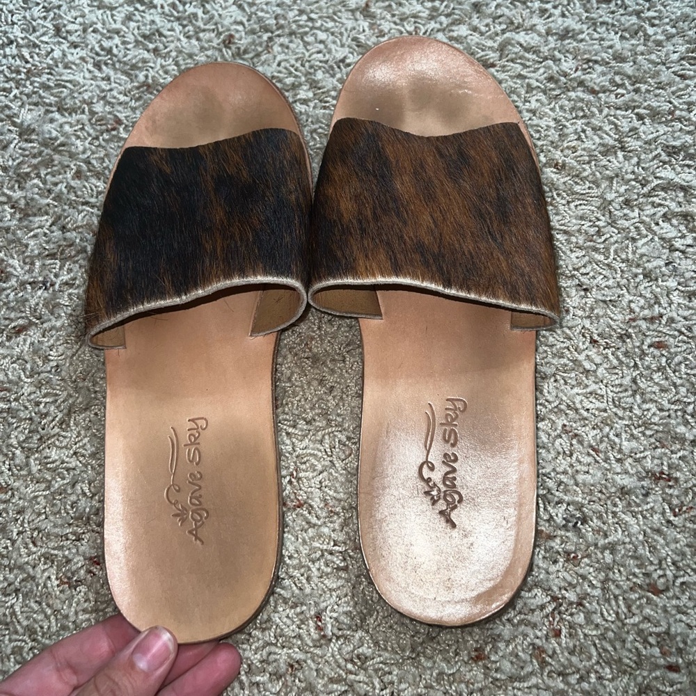 Agave sky cowhide sandals